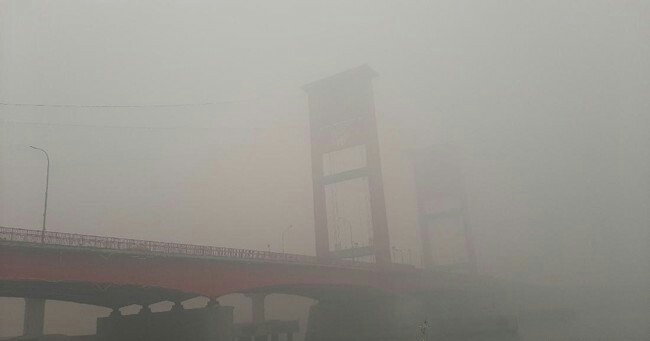 Sekolah TK hingga SMP Diliburkan Akibat Asap Tebal Selimuti Palembang