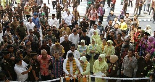 Disambut Silat dan Kompang, HM Prasetyo Resmikan Kantor Megah Kejati Riau 