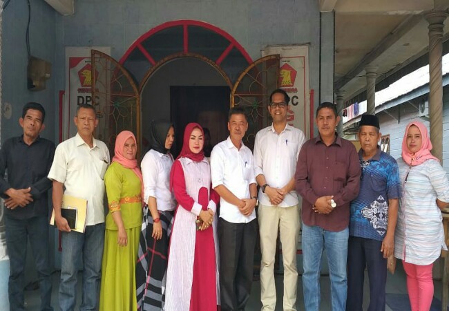 Epi Sintong Daftar ke Gerindra Rohil, Akos: Dia Memenuhi Kriteria