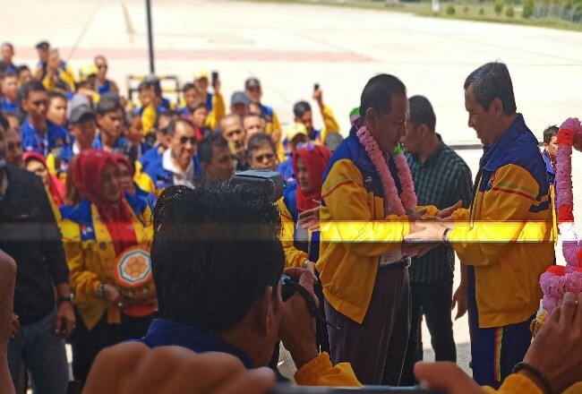 Kembali Juara Umun, Gubri Sambut Kontingen Porwil Riau di VIP Bandara SSK II