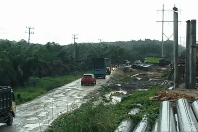 Pembangunan Jalan dan Jembatan Masih Dikerjakan, Arus Lalu Lintas Dialihkan Jelang GMC Siak