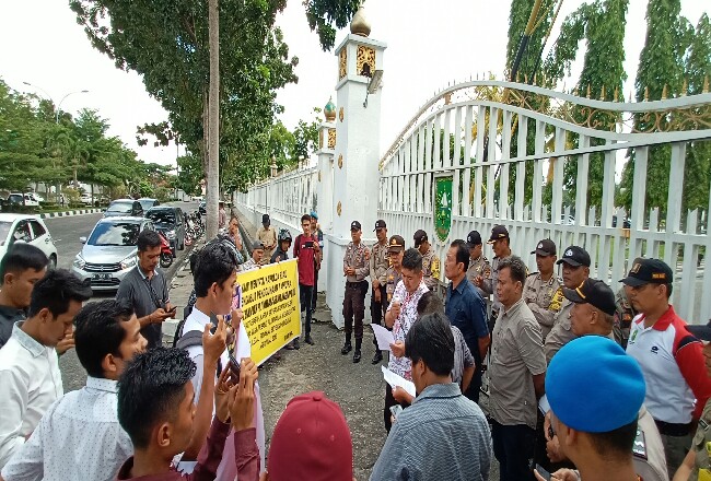 Mahasiswa Tuding Tim Satgas Lahan Ilegal Bentukan Gubri Tebang Pilih