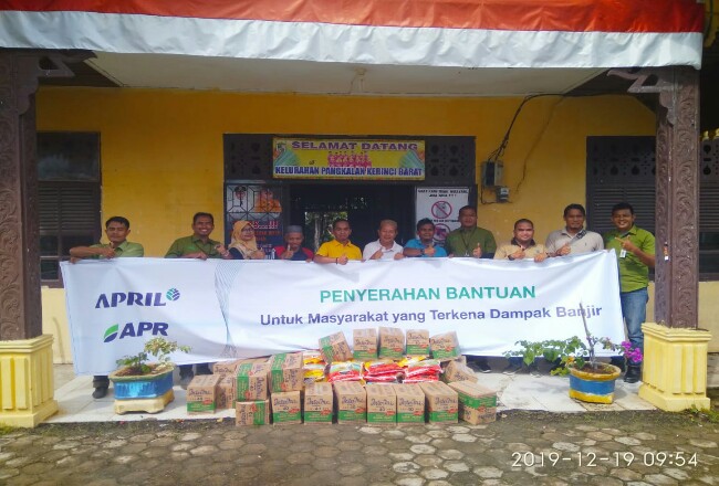 APRIL dan APR Gulirkan Bantuan Banjir ke Warga Pelalawan
