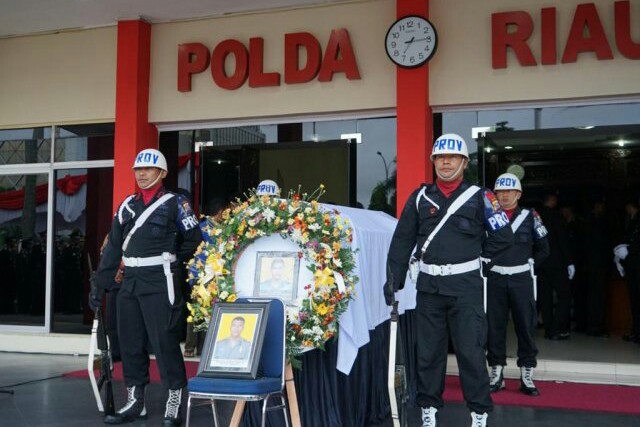 Istri Anggota Brimob yang Tewas Bertugas di Papua Dapat Hibah Rumah dari Polda Riau 