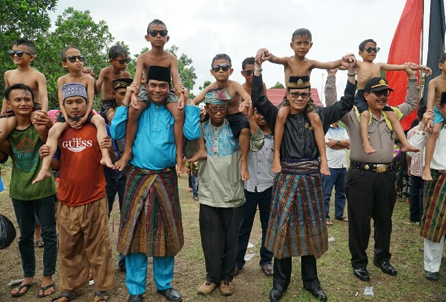 Sunatan Massal Berbalut Budaya Melayu
