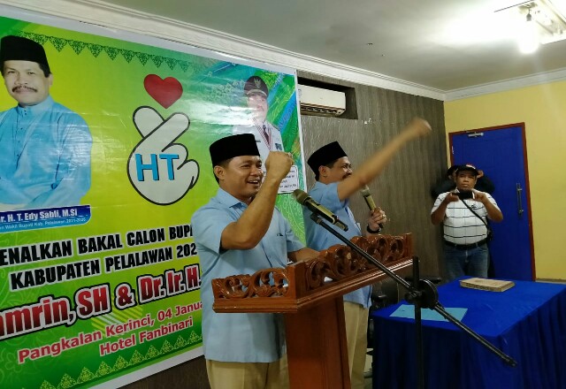 Husni Thamrin-Tengku Edy Sabli Deklarasikan Diri Sebagai Bacalon Bupati dan Wabup Pelalawan