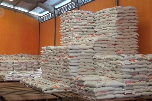 Perum Bulog Siap Salurkan 900 Ribu Ton Beras Untuk 10 Juta Keluarga