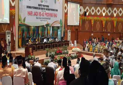 Rapat Paripurna HUT ke-62 Riau, 12 Pejuang Kemerdekaan Terima Penghargaan