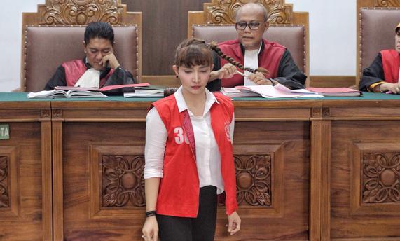 Hakim Bingung, Uang Roro Fitria Berkurang  Rp1 Miliar Di Tabungan. Kok Bisa? 