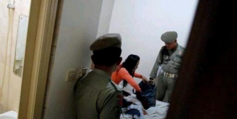 Satpol PP Pergoki Caleg dan Oknum Panitera Dengan Wanita Lain di Kamar