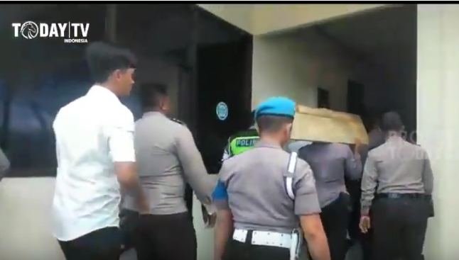 Diduga Honor Pengamanan TPS Pemilu Belum Dibayar, Ratusan Personel Kepolisian Mengamuk