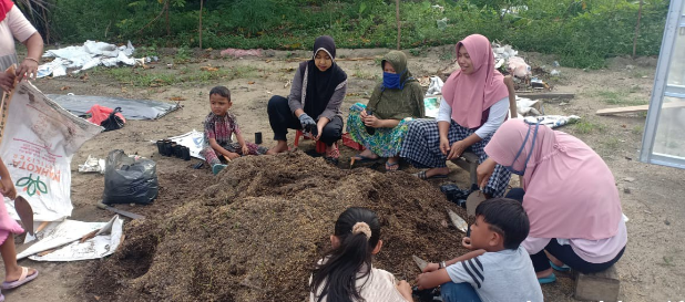KT Bunda Ceria Isi Lahan Kosong dengan Pertanian