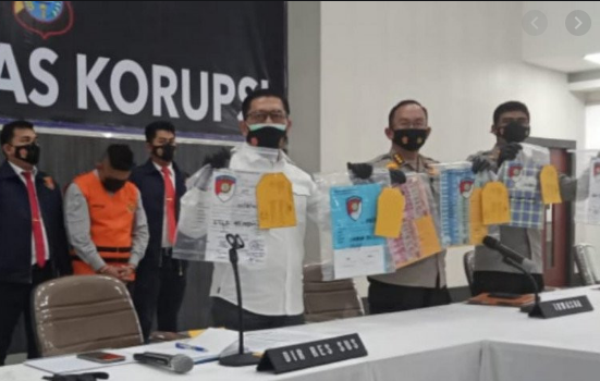 Oknum Sekcam di Pekanbaru Terjaring OTT Pungli Surat Tanah