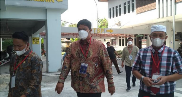 Penuhi Panggilan Kejati Riau, Bupati Kuansing Serahkan Bukti Dugaan Pemerasan 