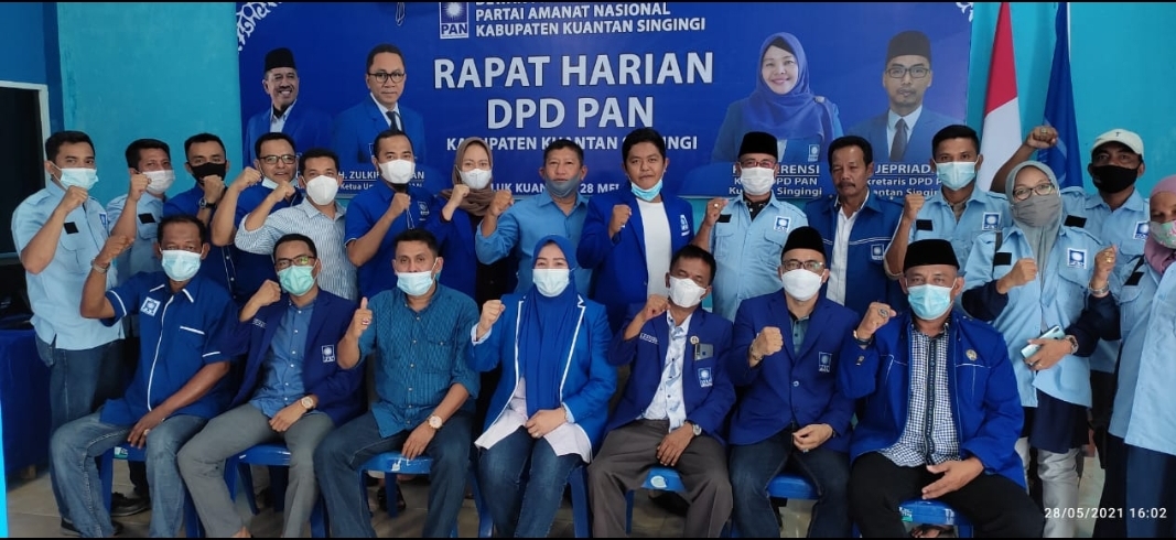 Komperensi Serahkan SK Pengurus DPD PAN Kuansing Periode 2020 – 2025