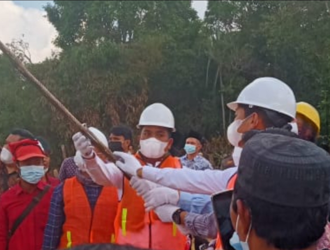 Harris Dampingi Zukri di Peletakan Tiang Pancang Pertama Jembatan Tambak-Sotol