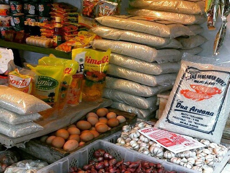 Harga Gula Hingga Beras Naik, Jokowi: Siapa yang Diuntungkan? Cari!