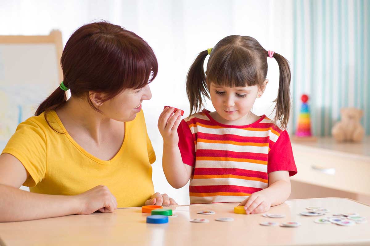 4 Tips Melatih Anak Lebih Peka Bahasa Cinta