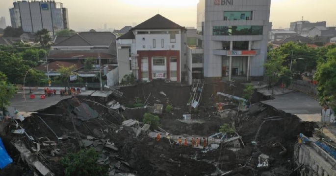 Berikut Dugaan Sementara Penyebab Amblesnya Jalan Gubeng