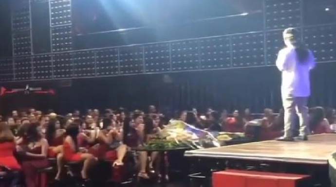 Astagfirullah.....Guz Miftah Bersalawat Bersama Wanita-wanita Seksi Di Kelab Malam