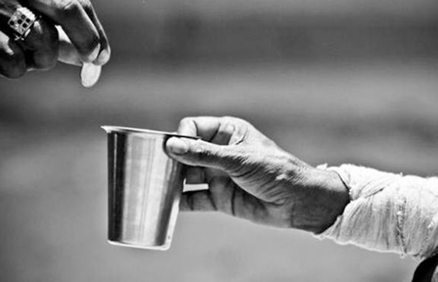 Pengemis bawa Uang 100 Juta di dalam Kantong Kresek
