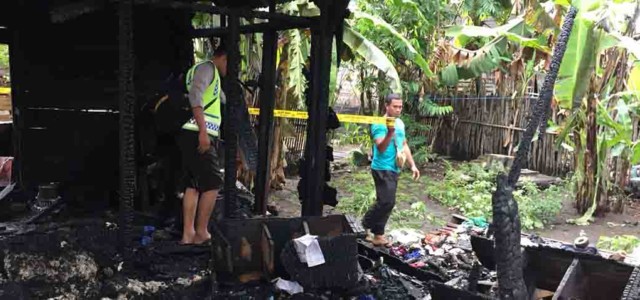 Rata dengan Tanah, Petir Sambar Rumah Warga di Pelalawan