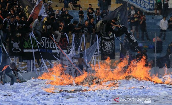 PSPS Pekanbaru Kalah Lawan PSMS di Kandang Sendiri 2-3, Sempat Ada Aksi Bakar-bakaran