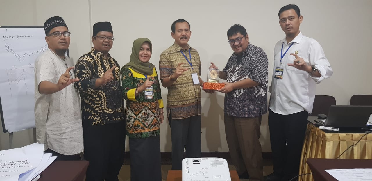 Lima Komisioner KI Riau Lulus Diklat Mediator Bersertifikat di UGM Yogyakarta