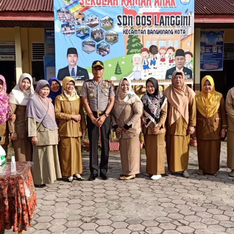 Kapolres Kampar dan Kasat Lantas Datangi Sekolah, Berikan Arahan Tentang Disiplin dan Masalah Kebersihan