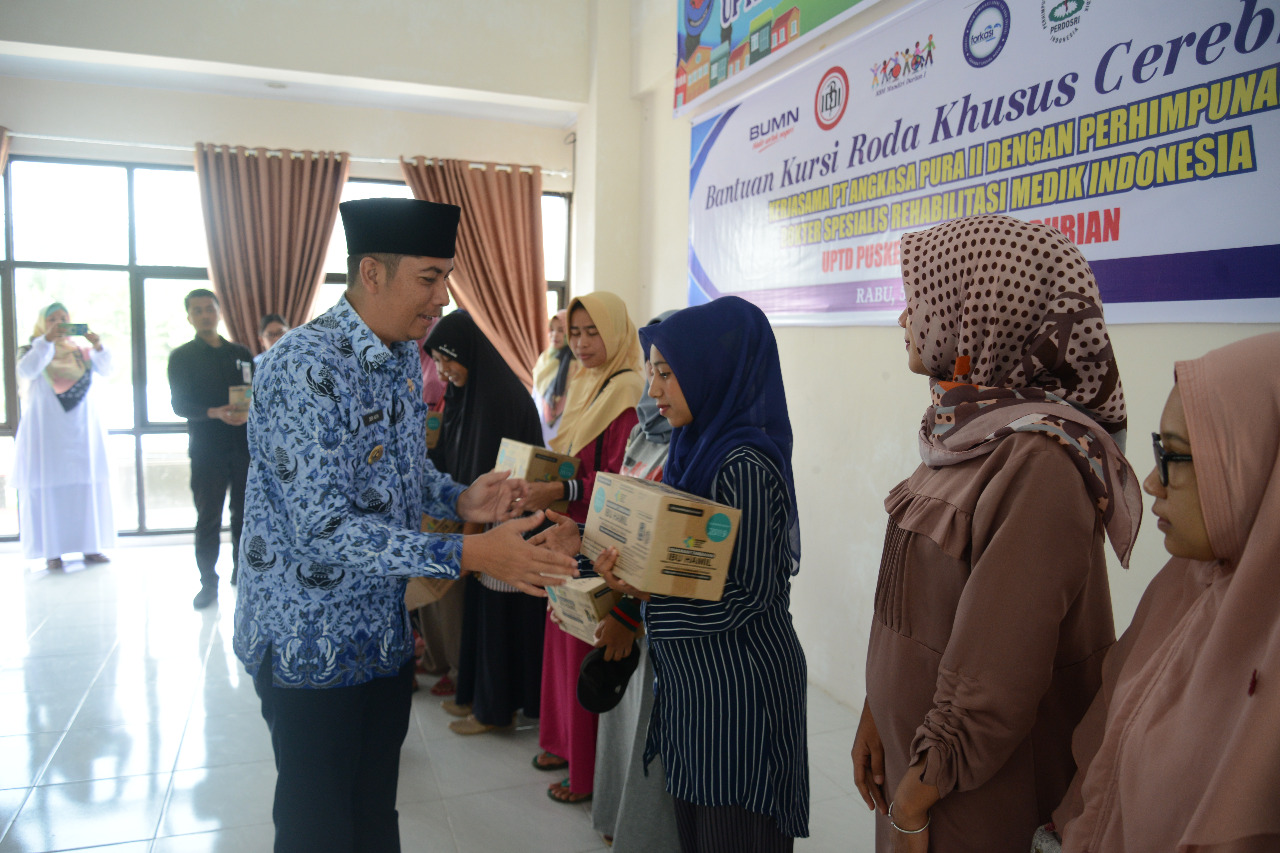 Walikota Sawahlunto Dampingi Anggota DPRRI Berikan Bantuan Untuk Ibu Hamil