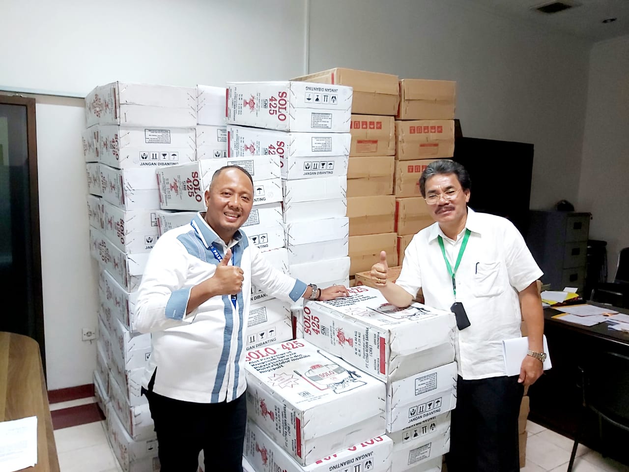 APHI-Riau Serahkan 100 Alat Penyemprot Disinfectan Melalui Polda Riau