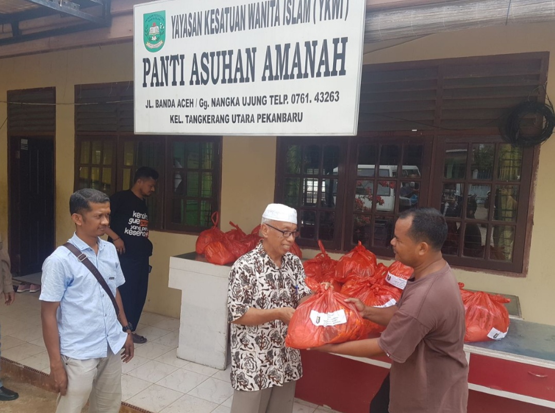Peduli Dampak Covid-19, LAM Riau Bagikan Sembako ke Panti Asuhan