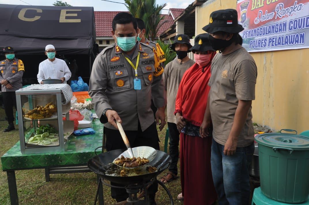 COVID-19, Polres Pelalawan Buka Dapur Umum Wujud Kepedulian Terhadap Warga
