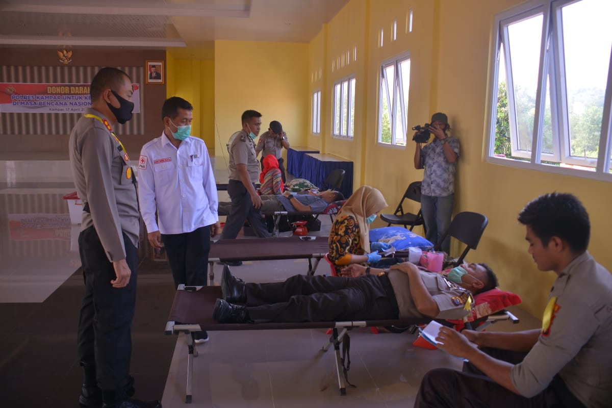 Puluhan Anggota Polres Kampar Hari ini Donorkan Darahnya Lewat PMI Kabupaten Kampar