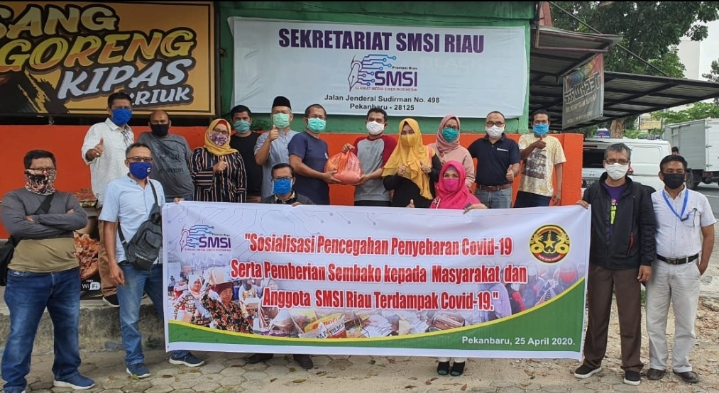 SMSI Riau Bagikan  Sembako untuk Masyarakat dan Anggota Terdampak Covid-19