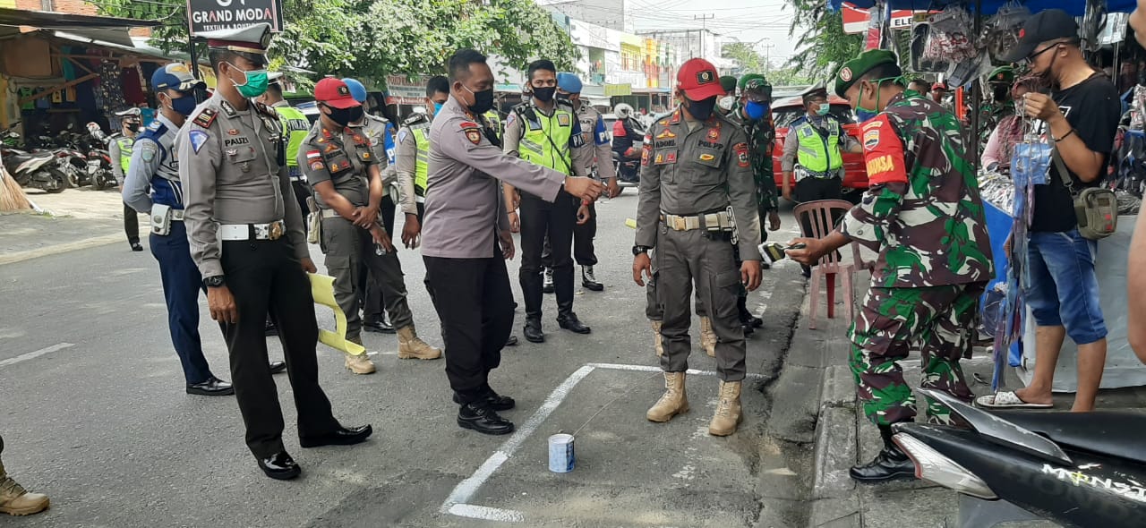 Petugas Gabungan di Kampar Buat Rekayasa Cegah Penyebaran Covid-19 di Pasar Ramadhan