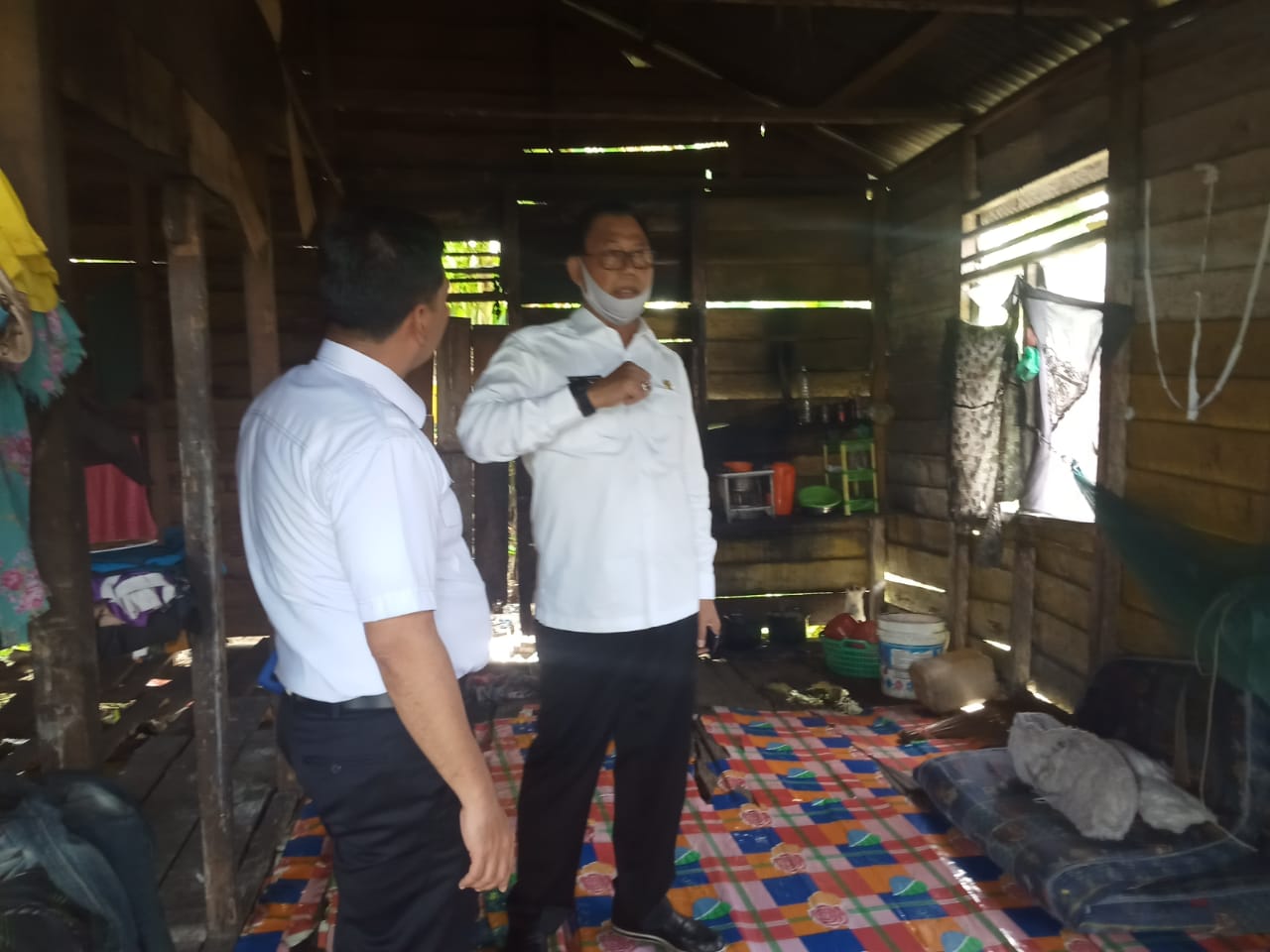 Rumah Janda Ini Sudah Reot, Bupati Suyatno Belikan Tanah dan Bantu RLH untuk Butet