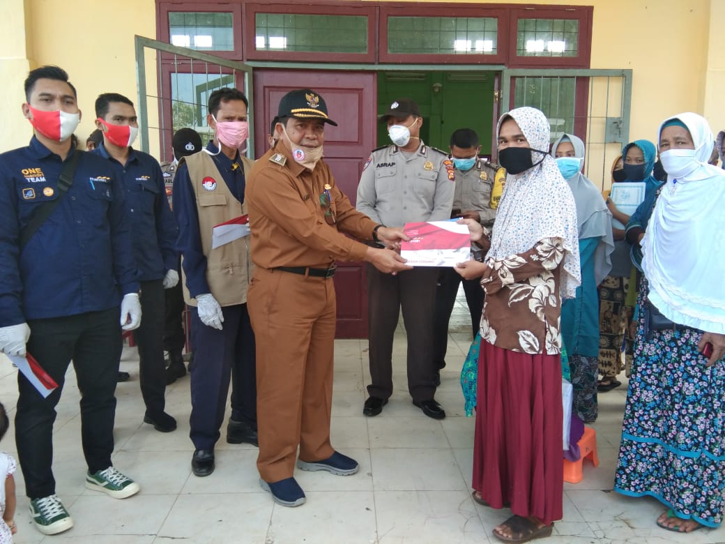 Dinas Sosial Bagikan Kartu KKS Kepada 281 KPM Di Kecamatan Bandar Petalangan