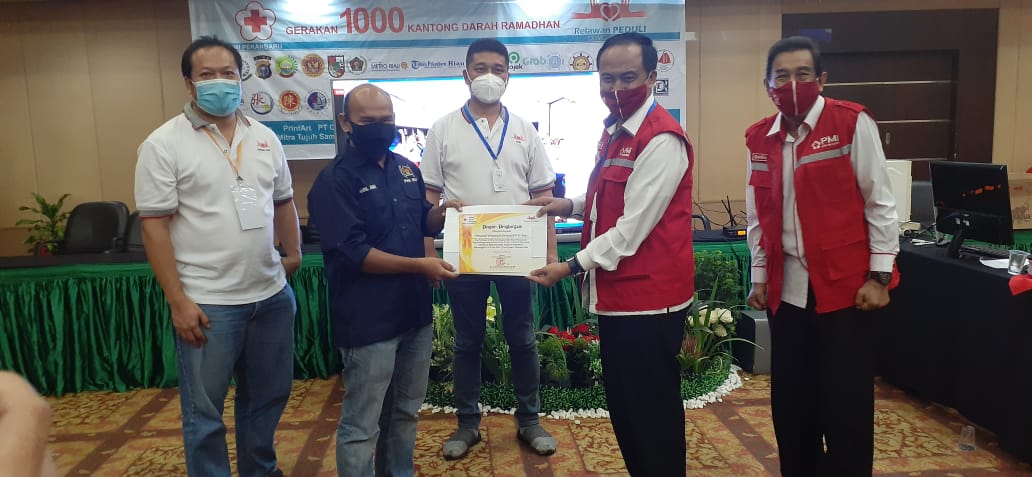 Sukseskan Gerakan 1.000 Kantong Darah Ramadhan,Â  PWI Riau Terima Penghargaan