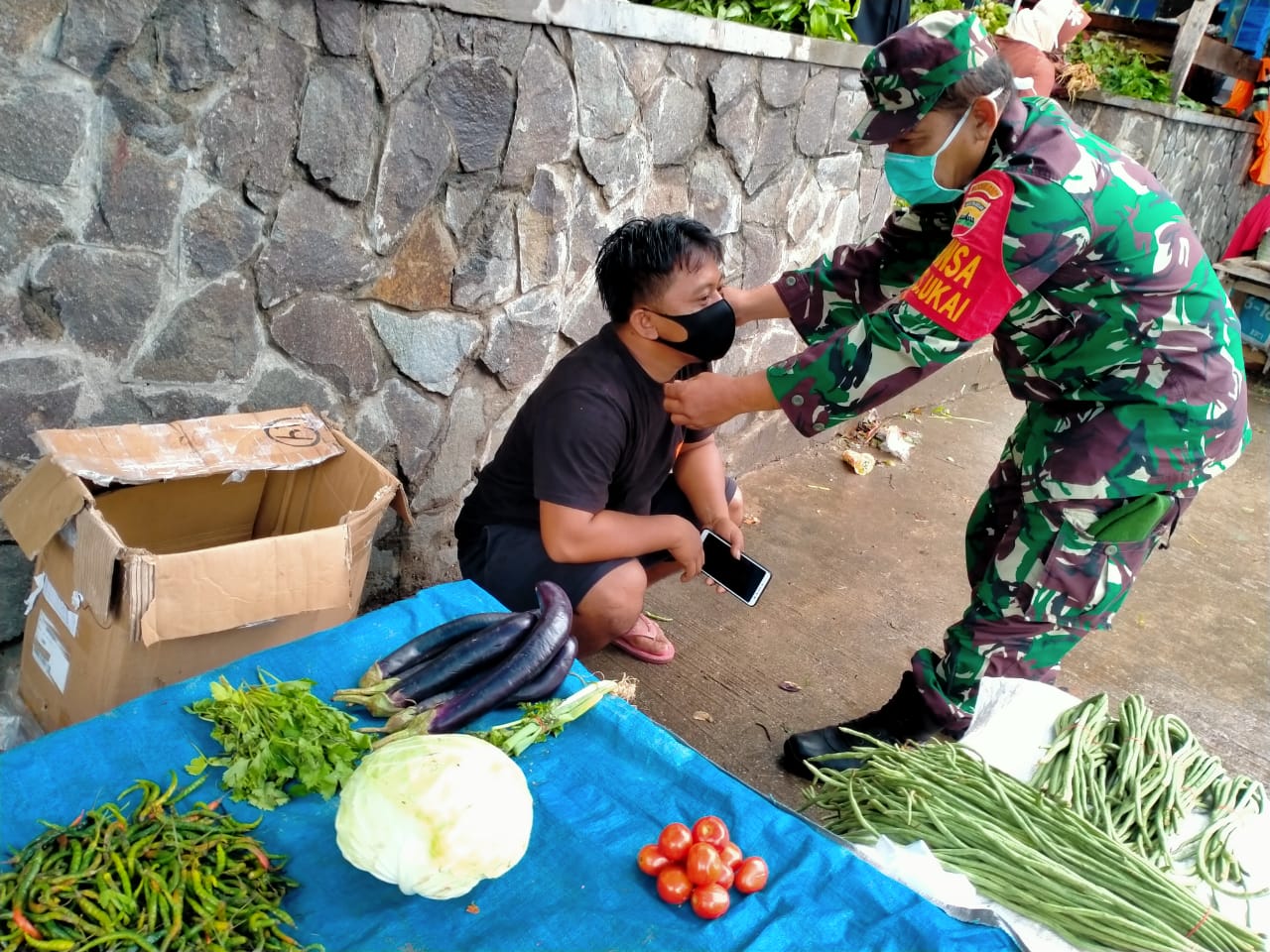 Koramil 01/Rumbai Sosialisasi Protokol Kesehatan Covid-19 di Pasar Pekanan