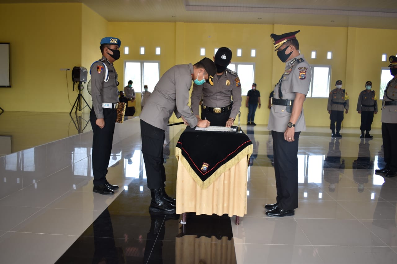 Kapolres Kampar Pimpin Upacara Sertijab Sejumlah Kapolsek