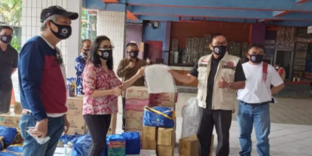 Baguna DPP PDIP Bantu Warga Kawanua Sembako dan APD