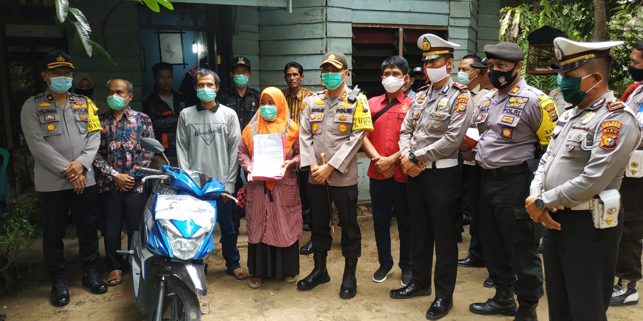 Tangis Haru Korban Curanmor, Motor yang Diantar Kapolres Kampar Kerumahnya