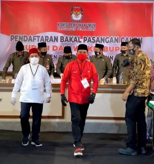 Bapaslon Bupati dan Wakil Bupati Zukri- Nasaruddin Daftar ke KPU Pelalawan