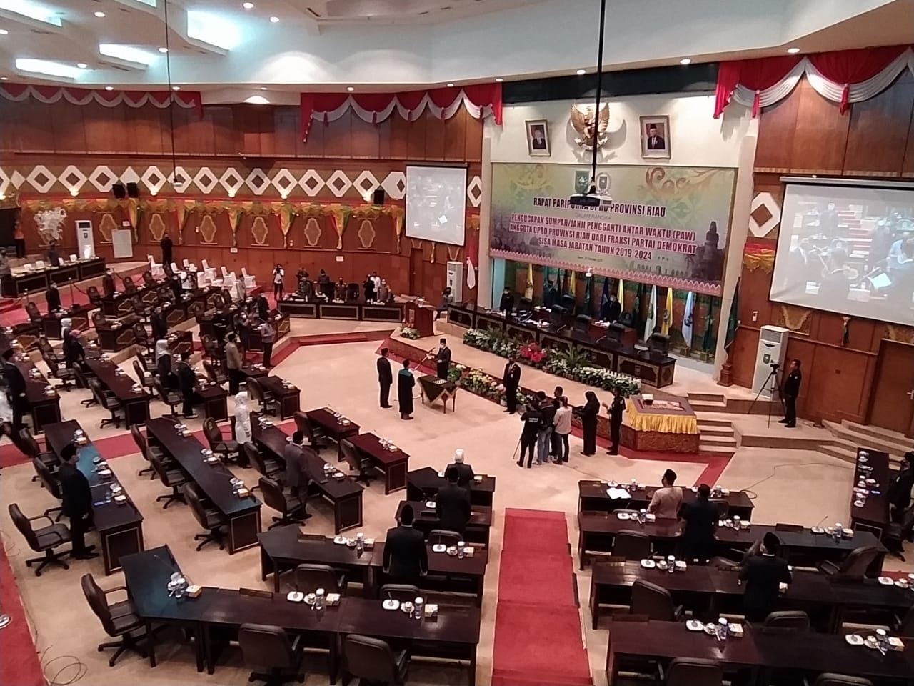 Syahroni Tua Resmi Dilantik Jadi Anggpota DPRD Riau