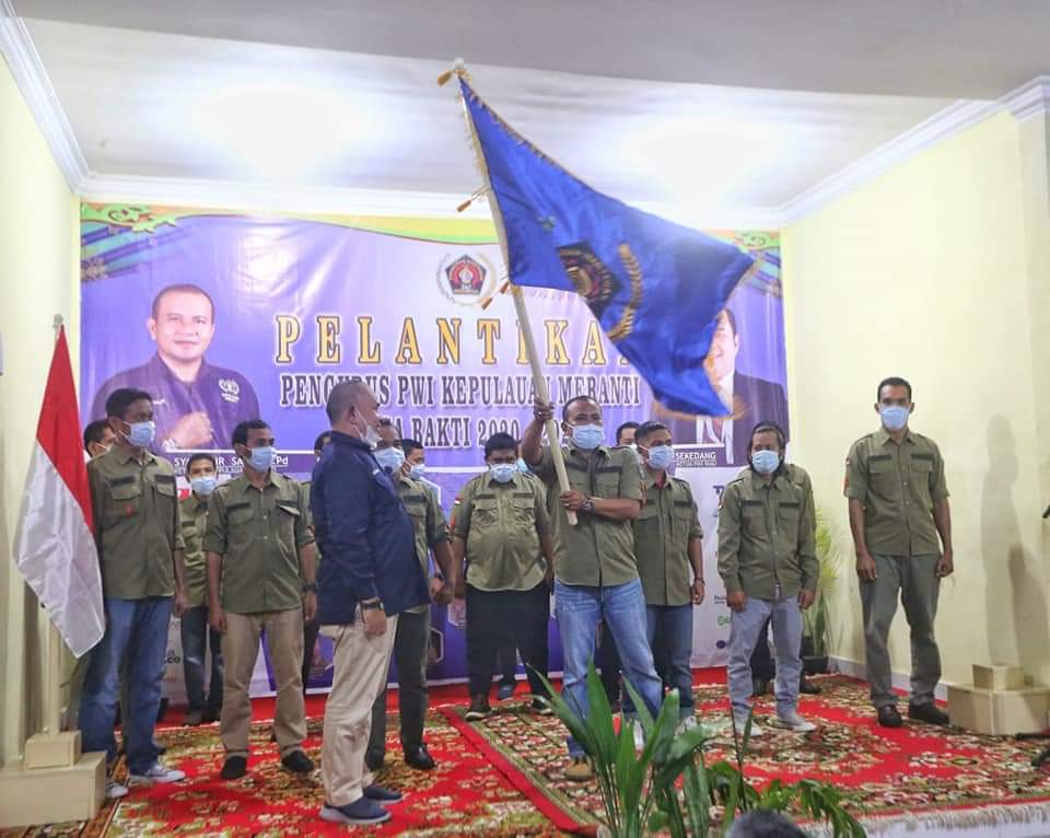 Zulmansyah Lantik Ketua PWI Meranti : Wartawan Profesional Patuh pada KEJ