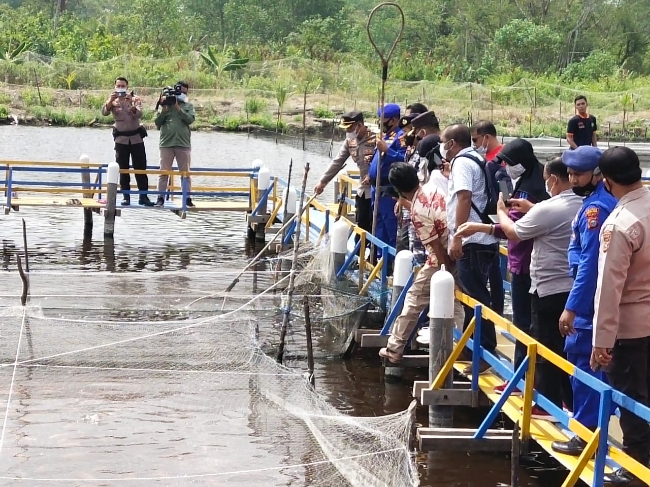 Kapolres Rohil Panen Ikan Patin Program Ketahanan Pangan Polairud