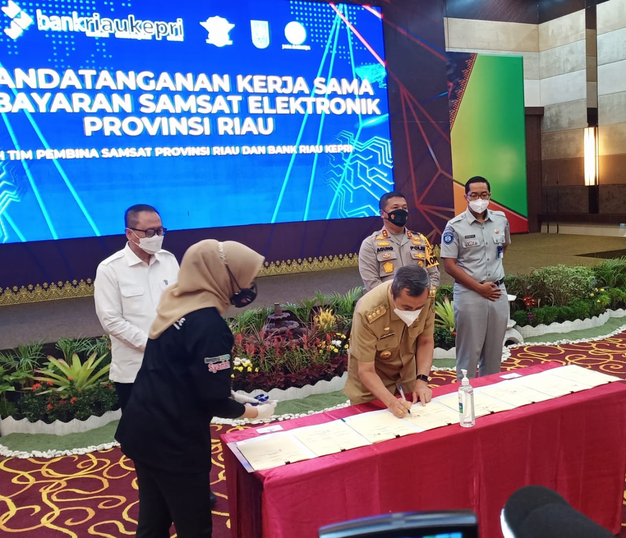 Gubri Launching BRK Mobile, Bayar Pajak Kendaraan Kini Lewat E-Channel Bank Ria