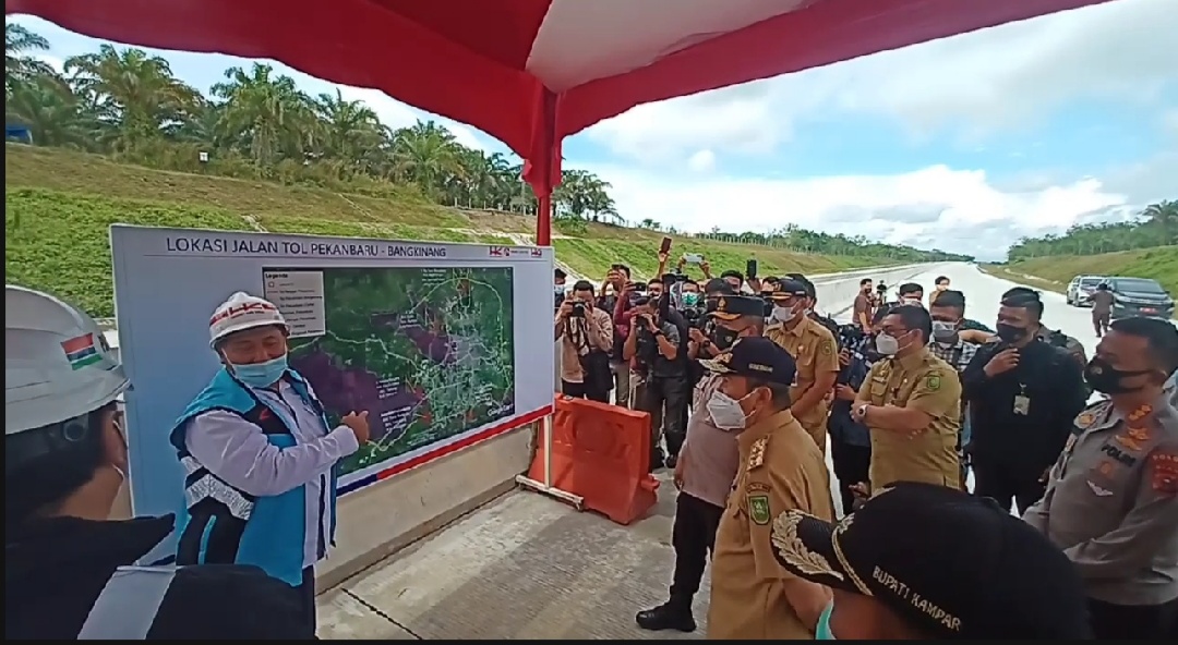 Gubri dan Kapolda Tinjau Pembangunan Tol Pekanbaru - Bangkinang
