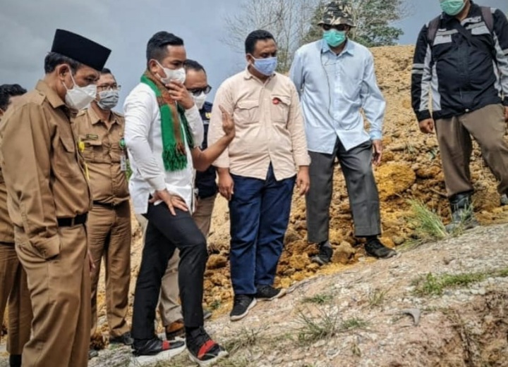 Tinjau Jalan Rusak di Kecamatan Bunut, Bupati Zukri : Segera Kita Perbaiki